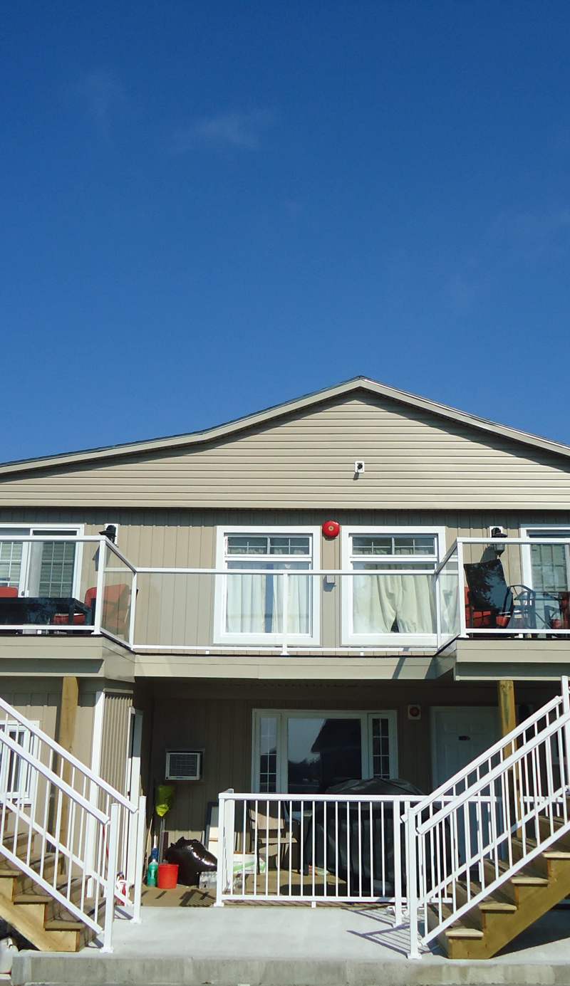 Bayside Inn & Waterfront Suites
