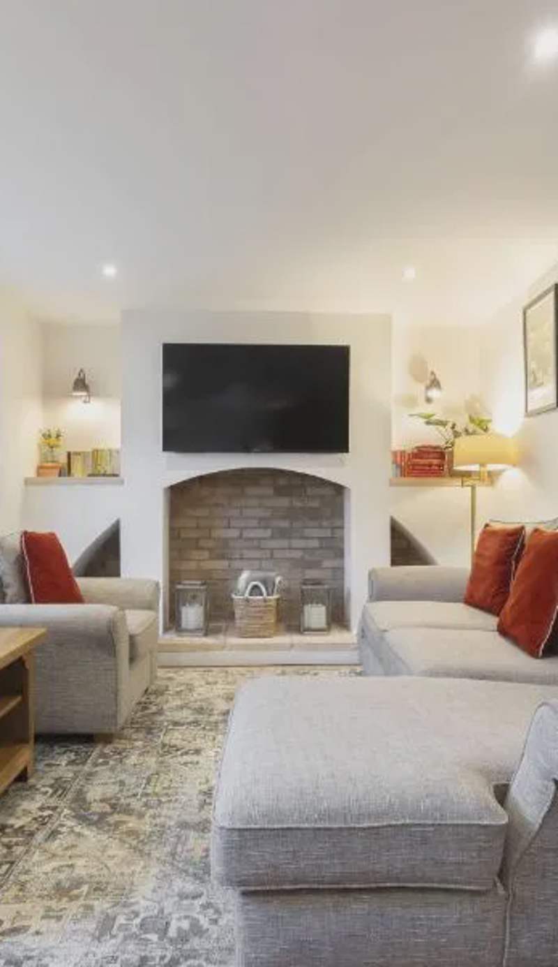 Charming Two Bedroom Apartment in Fairview