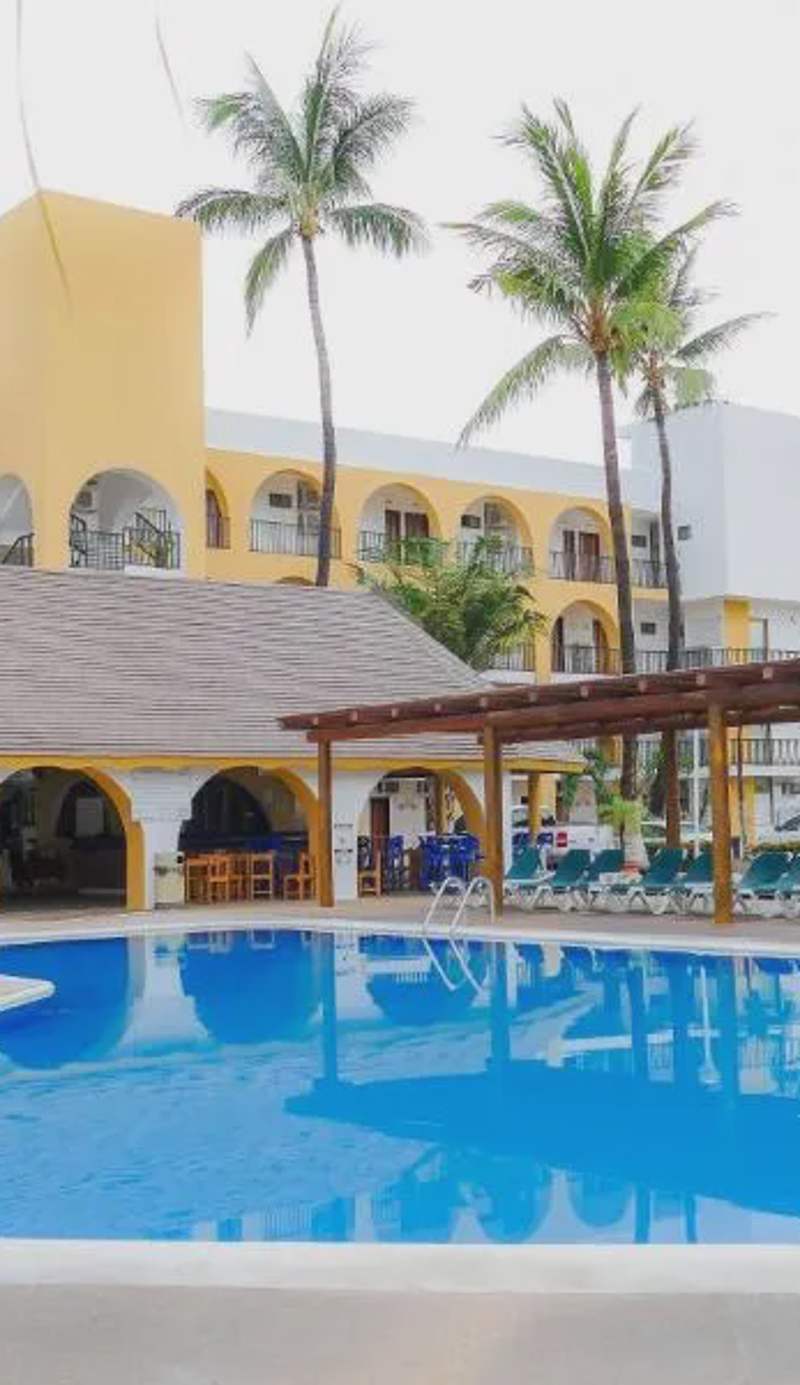 Costa Alegre Hotel & Suites