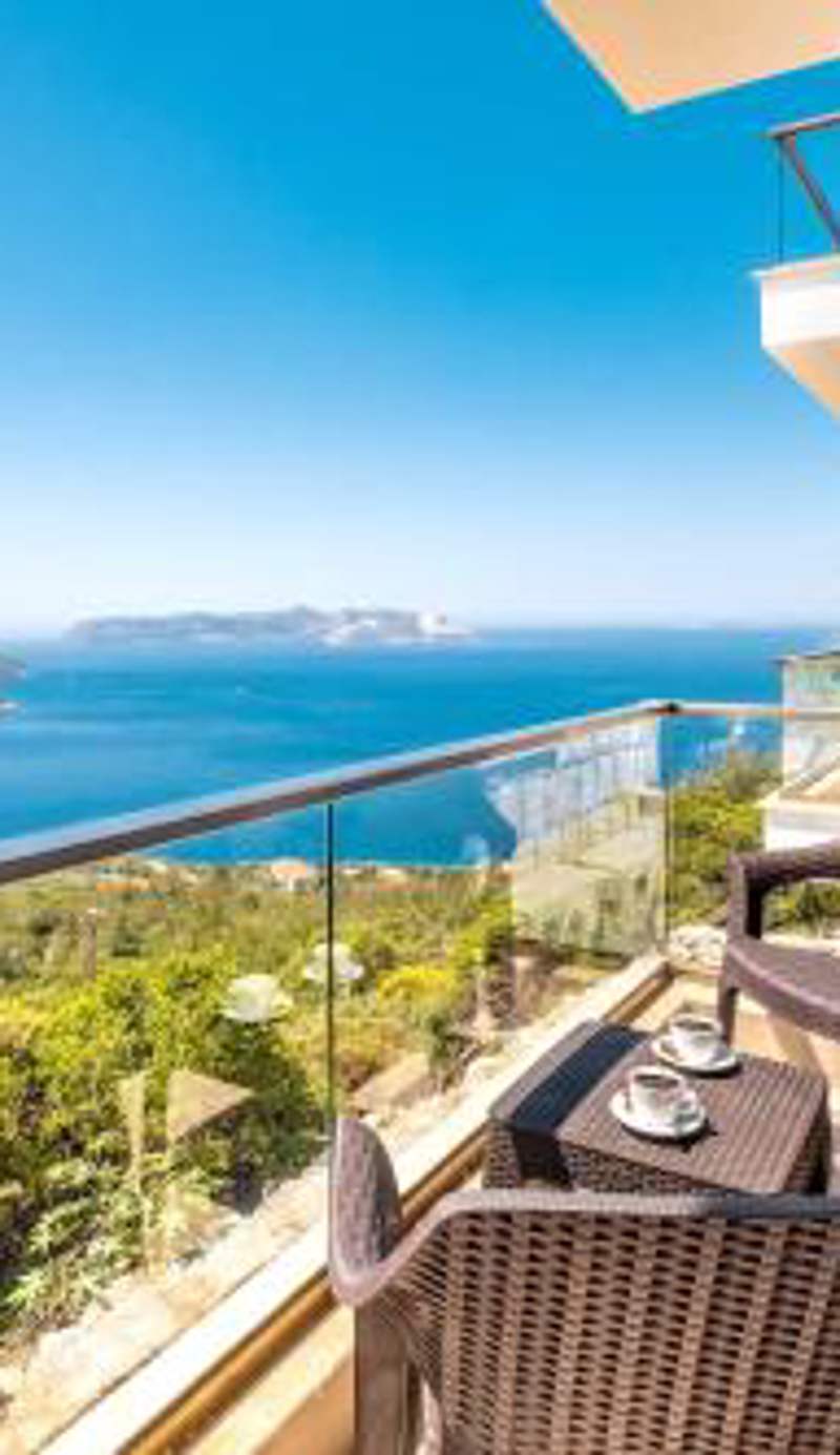 Golden Rose Suit pension