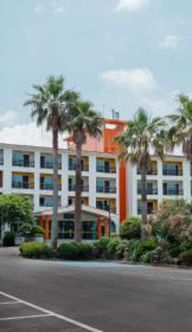 Whinstone Hotel & Resort