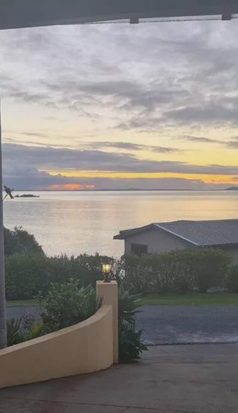 By the Sea 3 bedroom Apartment with ocean views