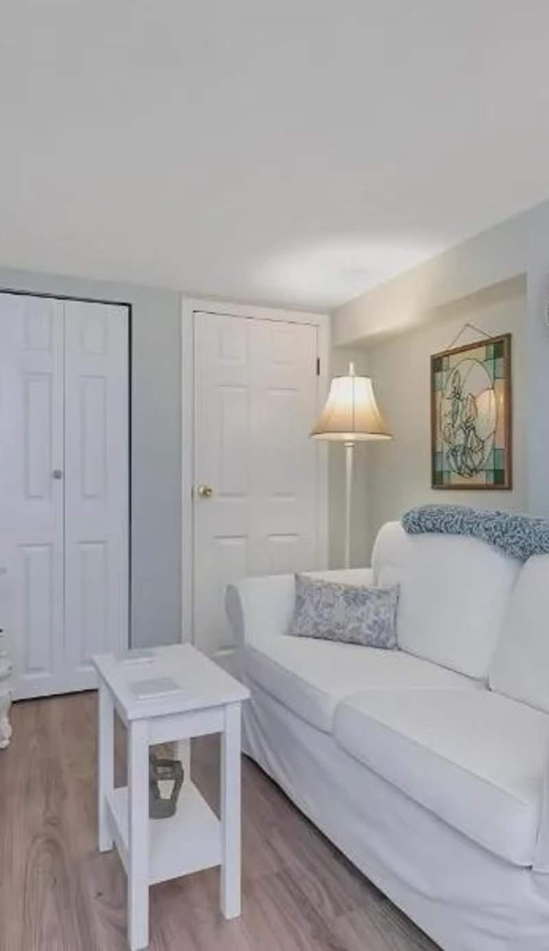 Quaint 1 bedroom lower suite in Victoria, BC