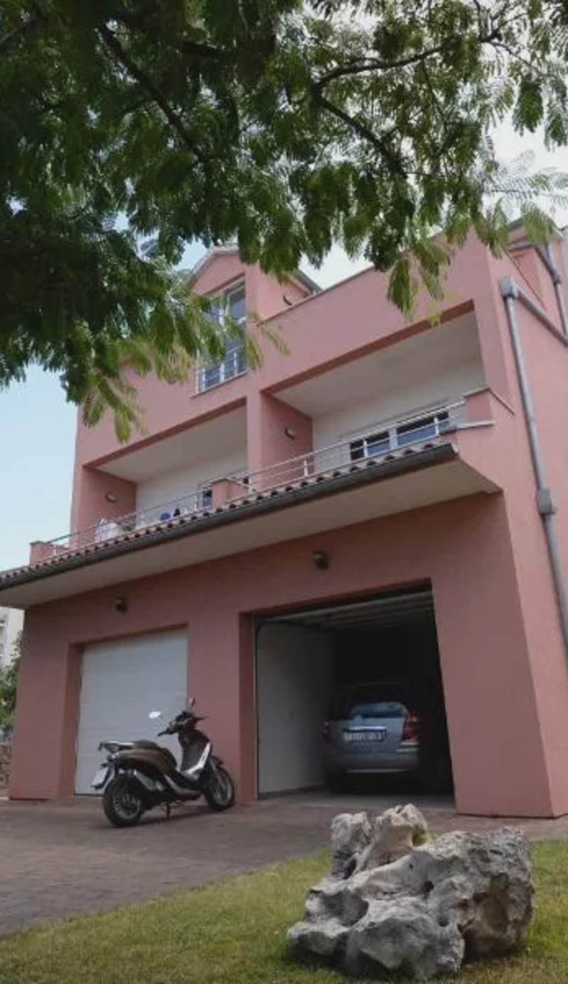 Apartments Leonarda