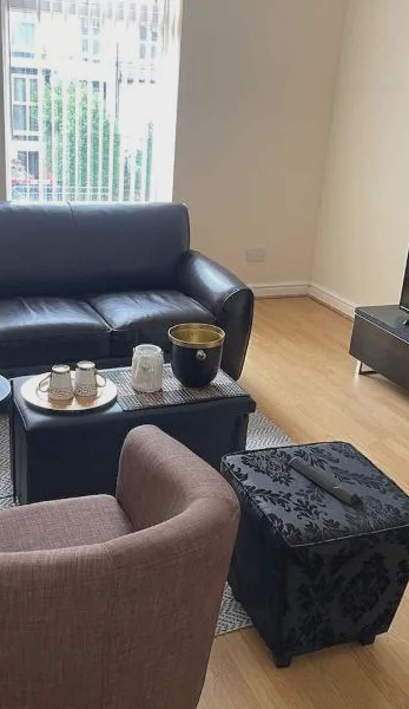 New Stylish Large 1-Bed Apartment - Close to Old Trafford & More