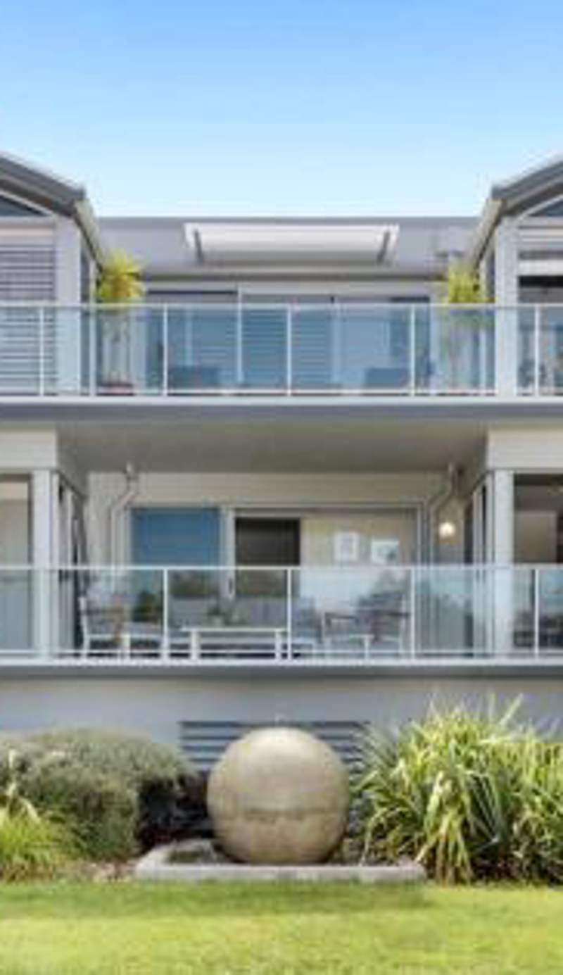 Modern Beach Apartment with Pool & Location