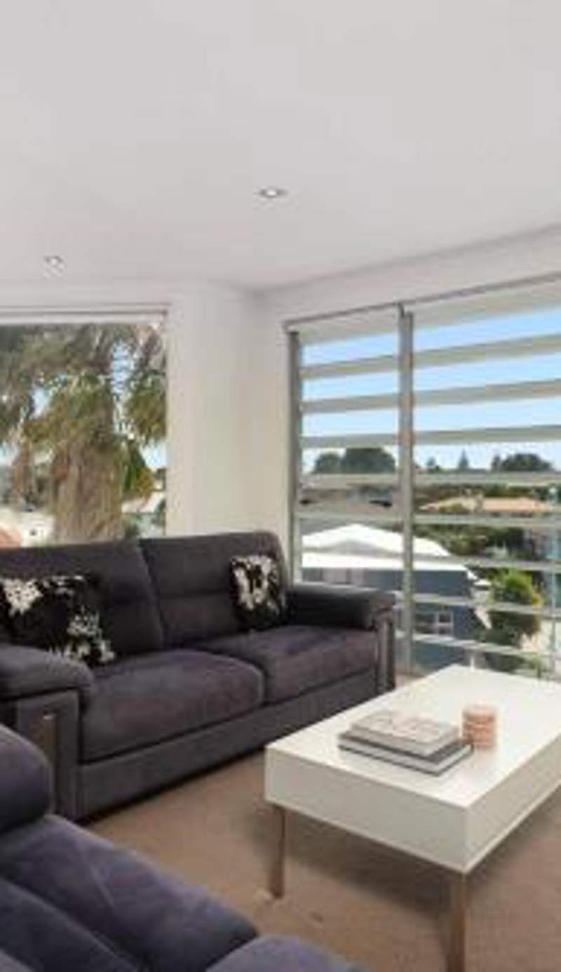 Awesome Downtown Location - park the car and walk to everything !