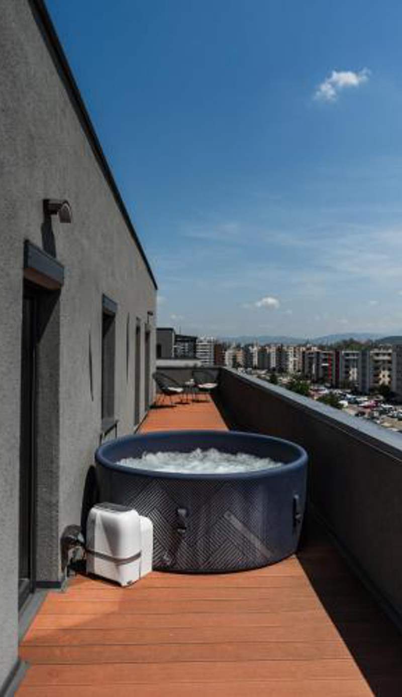 Skylark - Melbourne Penthouse with Jacuzzi & View