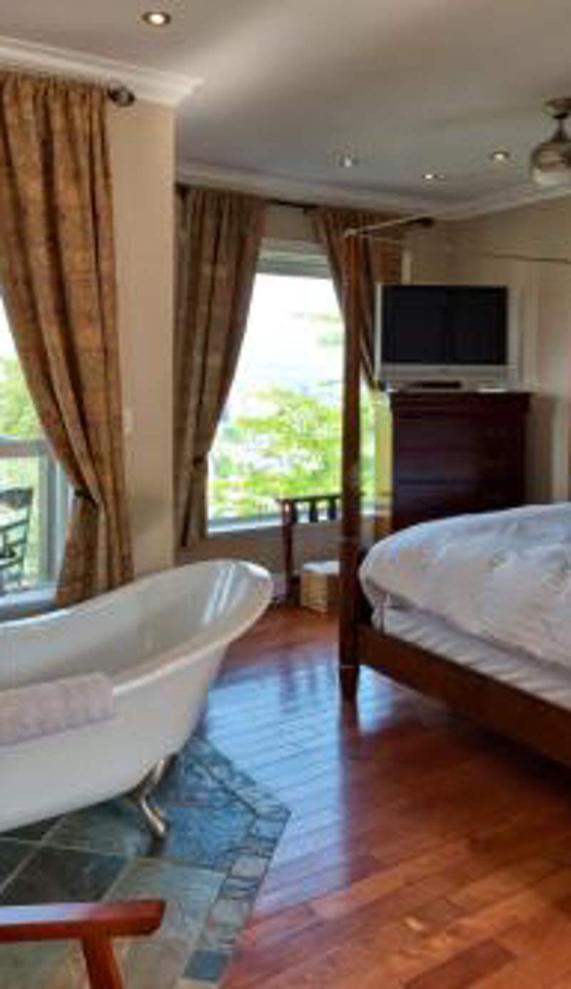 Above the Beach Guest Suites