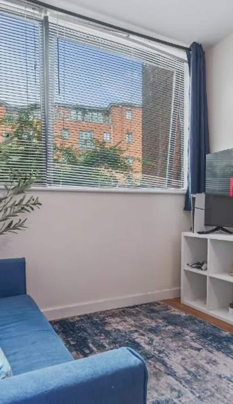 Modern Studio, Brum City Centre, Wi-fi, Smart Tv, Netflix, Prime video, Ps5, Gym gear, Easy access to restaurants, bars, Sea life center, museums, New street station and Snowhill