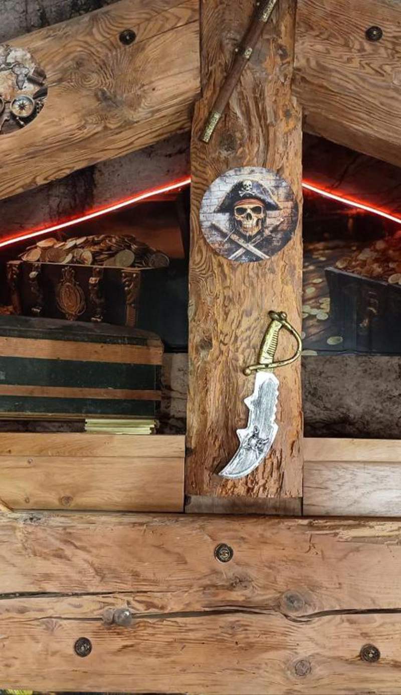 Studio repaire des pirates du Cloitre