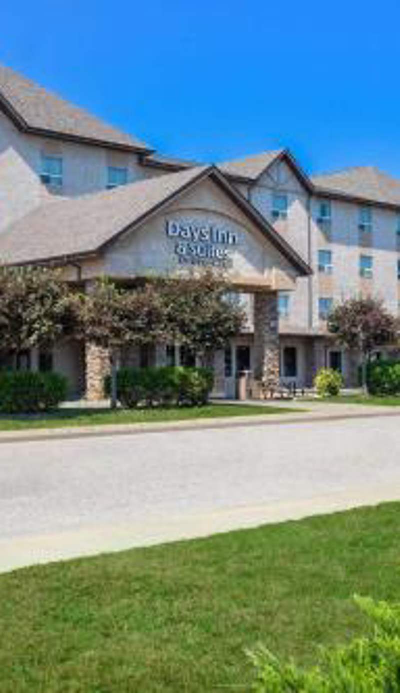 Days Inn & Suites by Wyndham West Edmonton