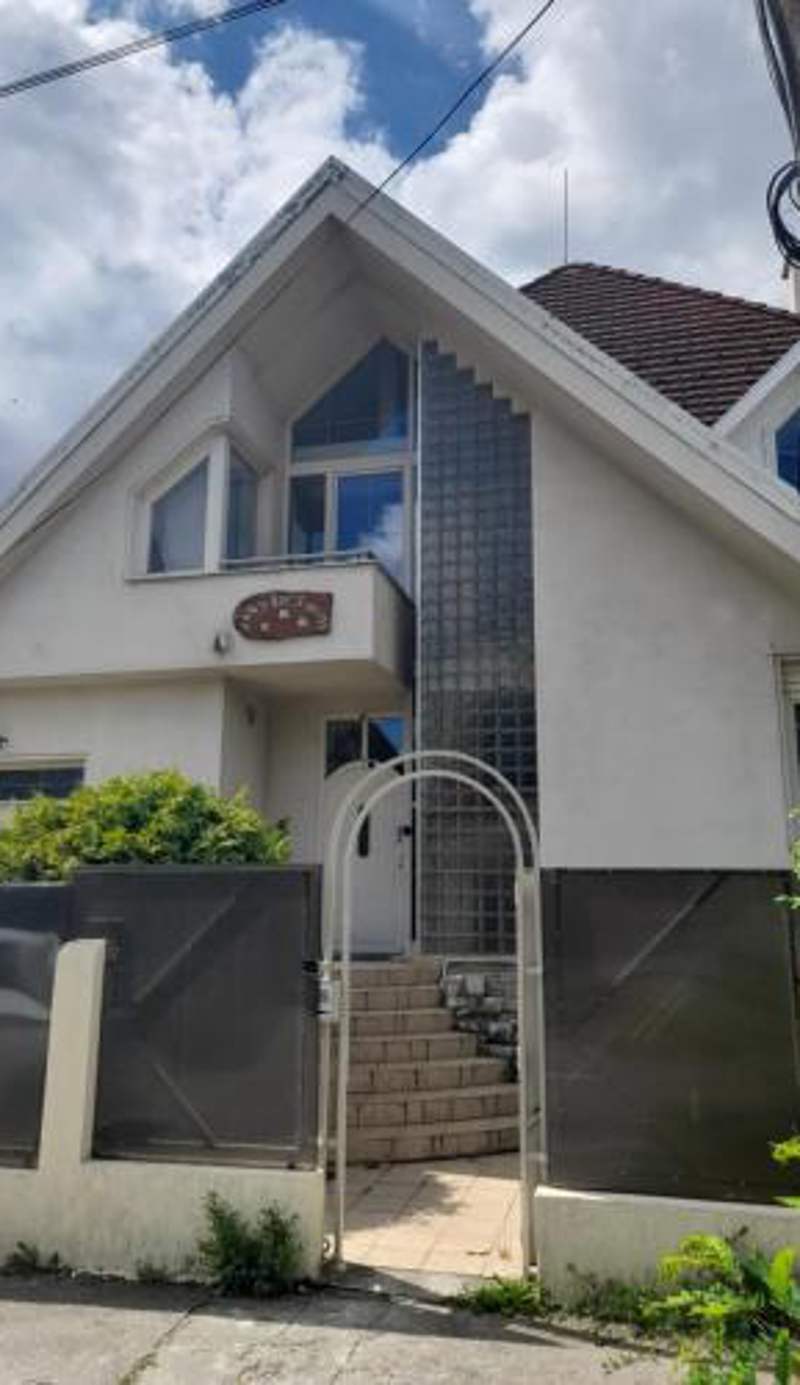 Lara Guest House