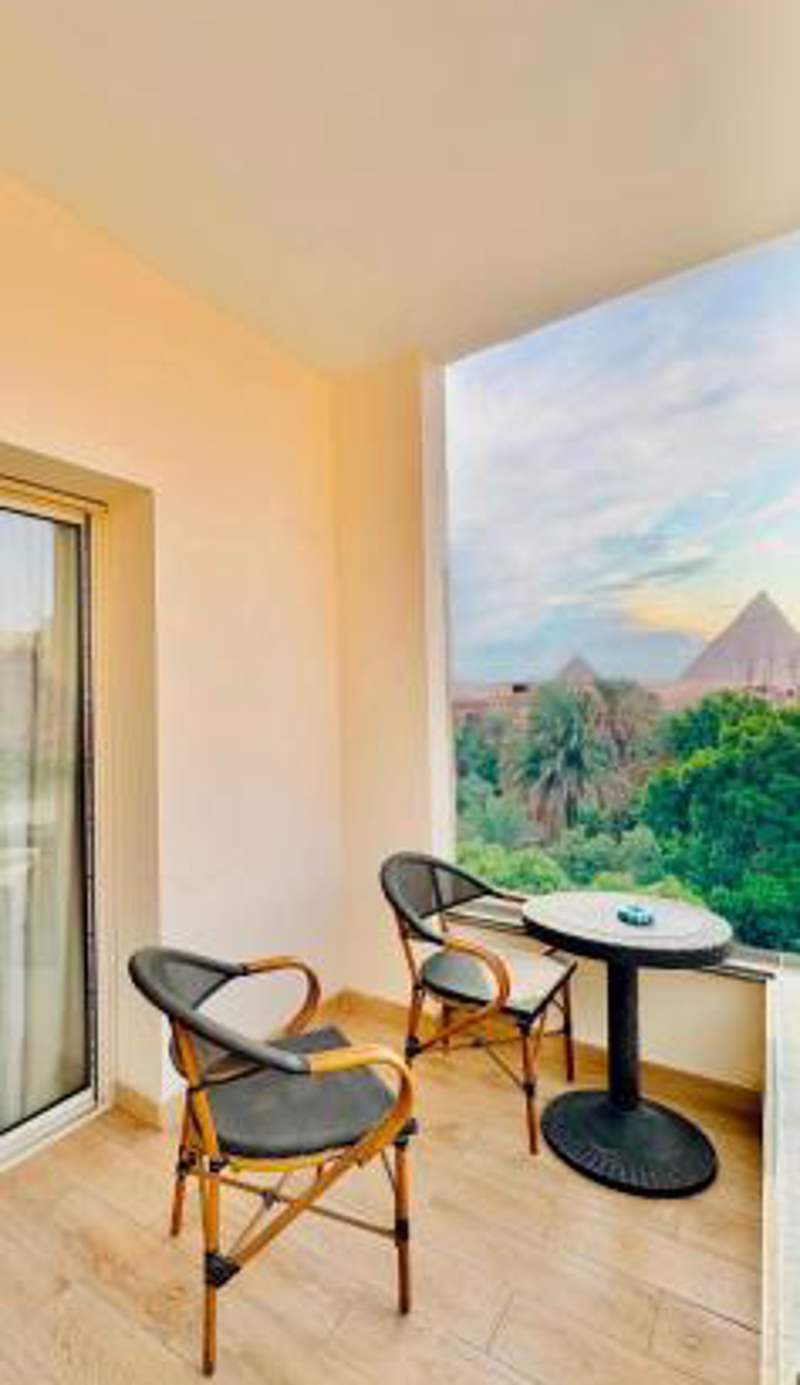 Amon Pyramids View Inn