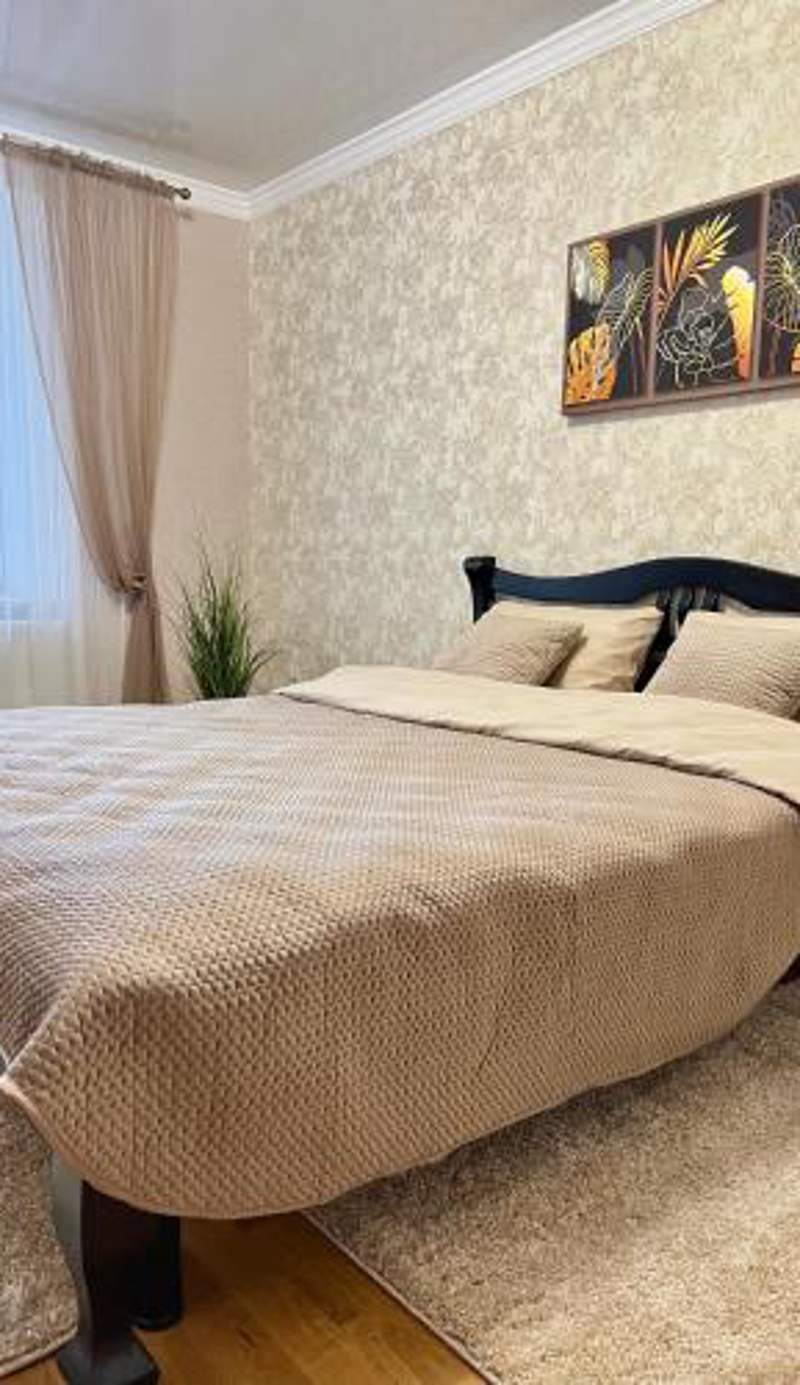 Центр. Вул. С. Крушельницької. 2 кімнати