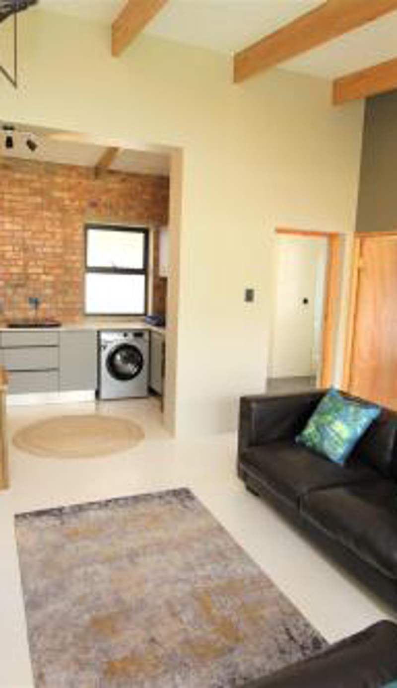Garden Flat - Walk To The Beach (no load shedding)