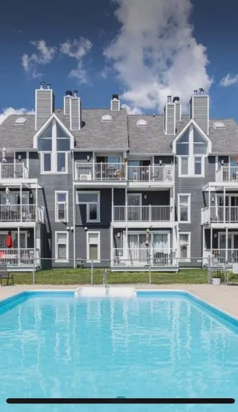 Condo-piscine à 200M du Memphré
