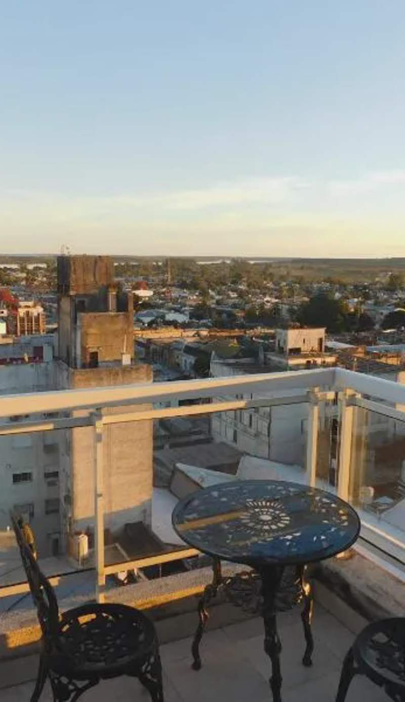 Departamento en peatonal con terraza y vista al río Uruguay