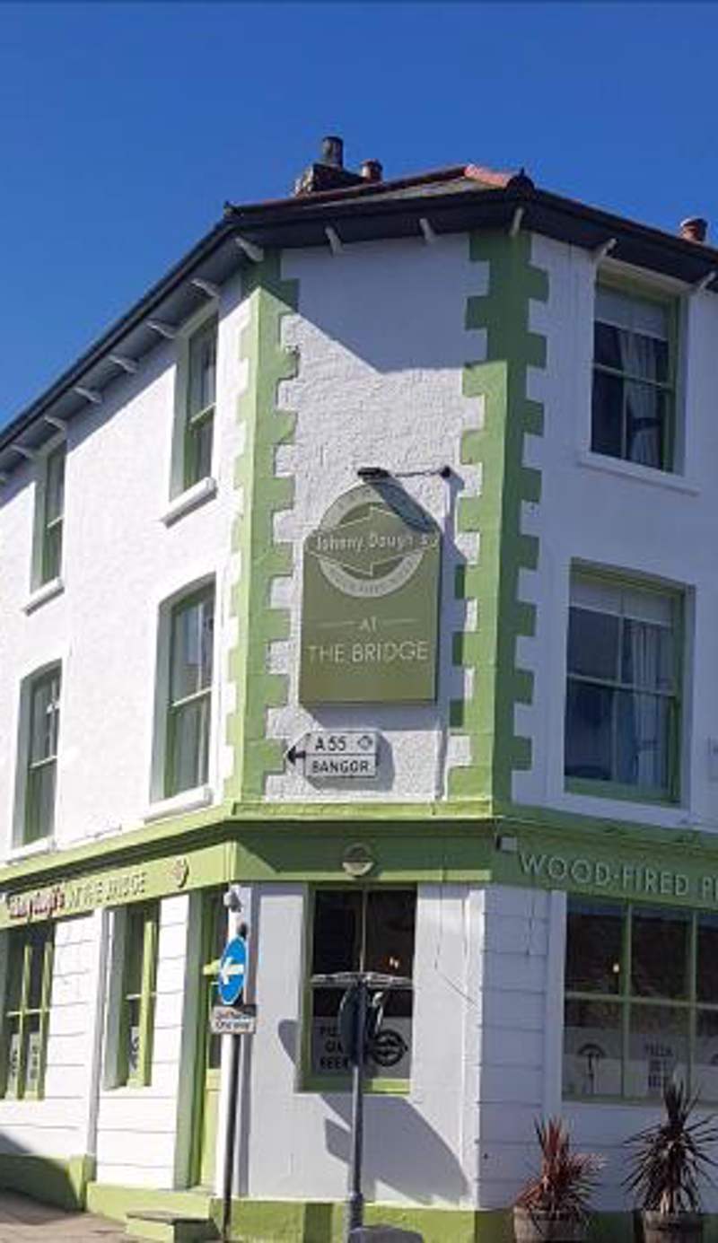 Johnny Dough's Conwy with Rooms