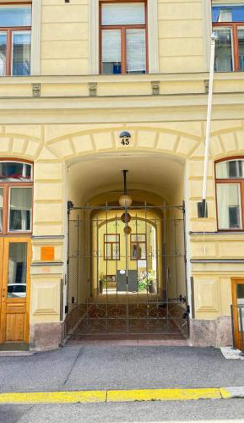 Elegant studio apartment in down town Helsinki