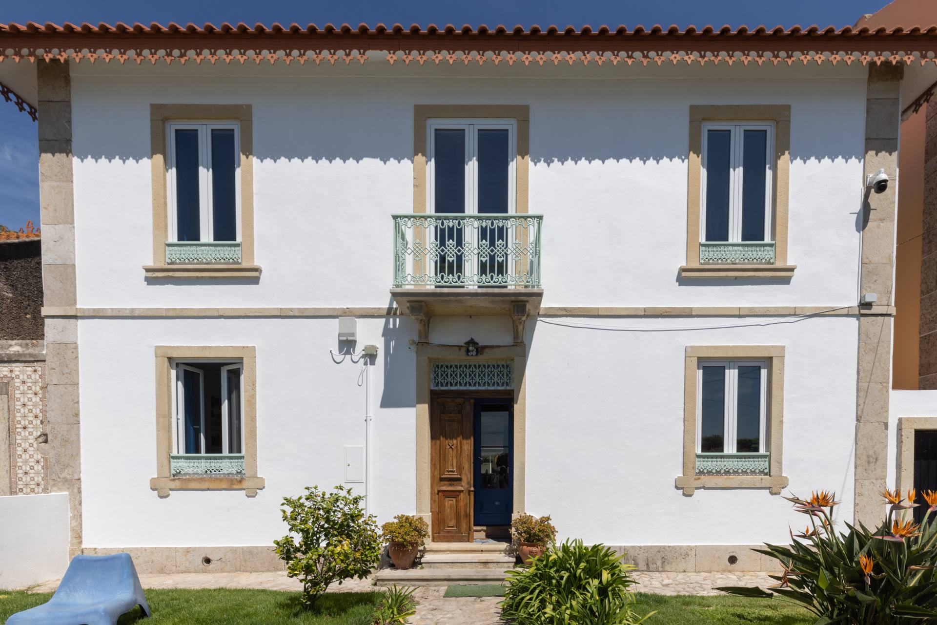 Surf Lisbon - House & School