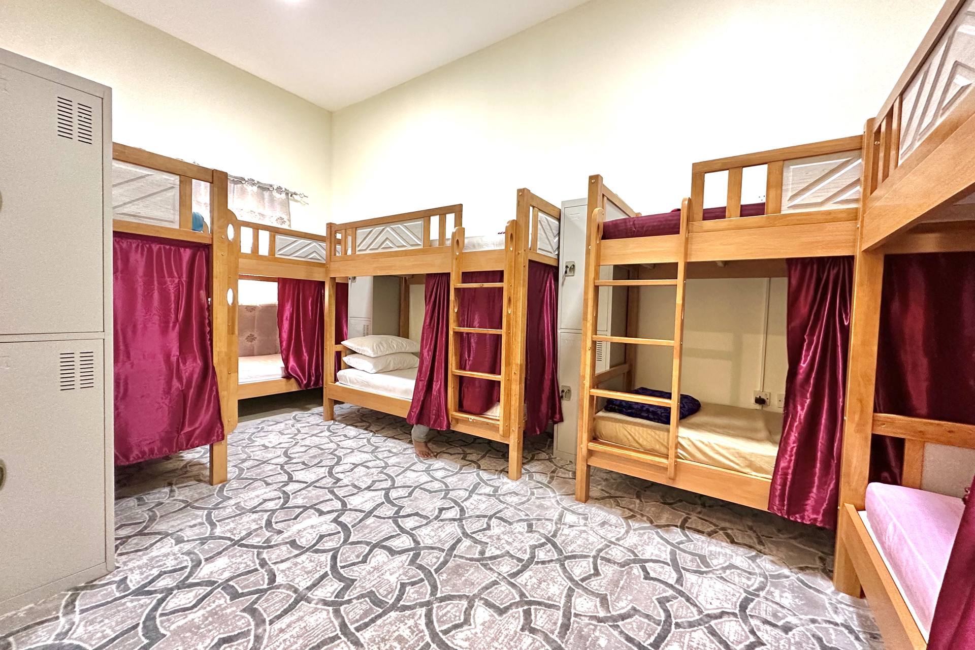 Hello Hostel