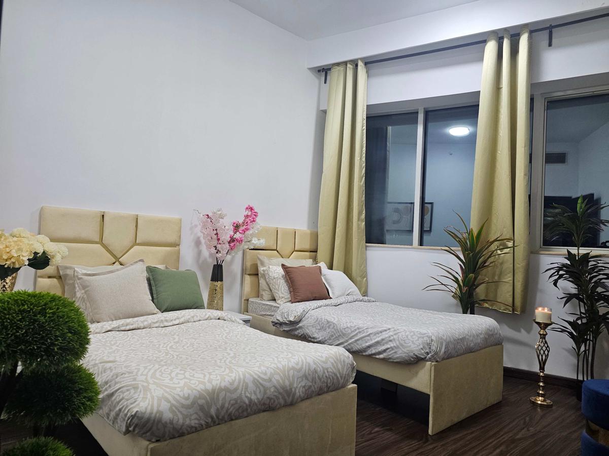 Yellow Mansion photo 1