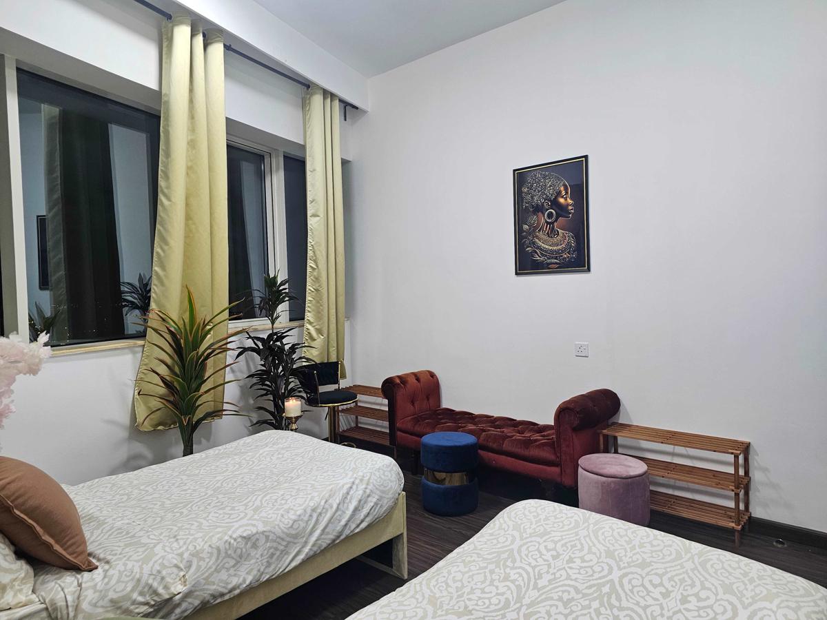 Yellow Mansion photo 2