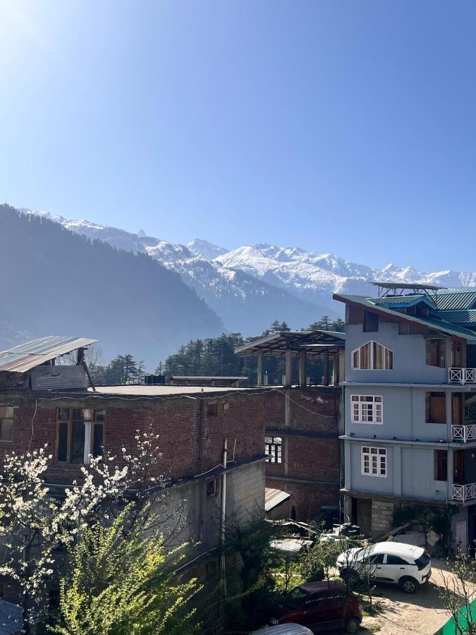 YOLO Backpackers - Manali photo 6