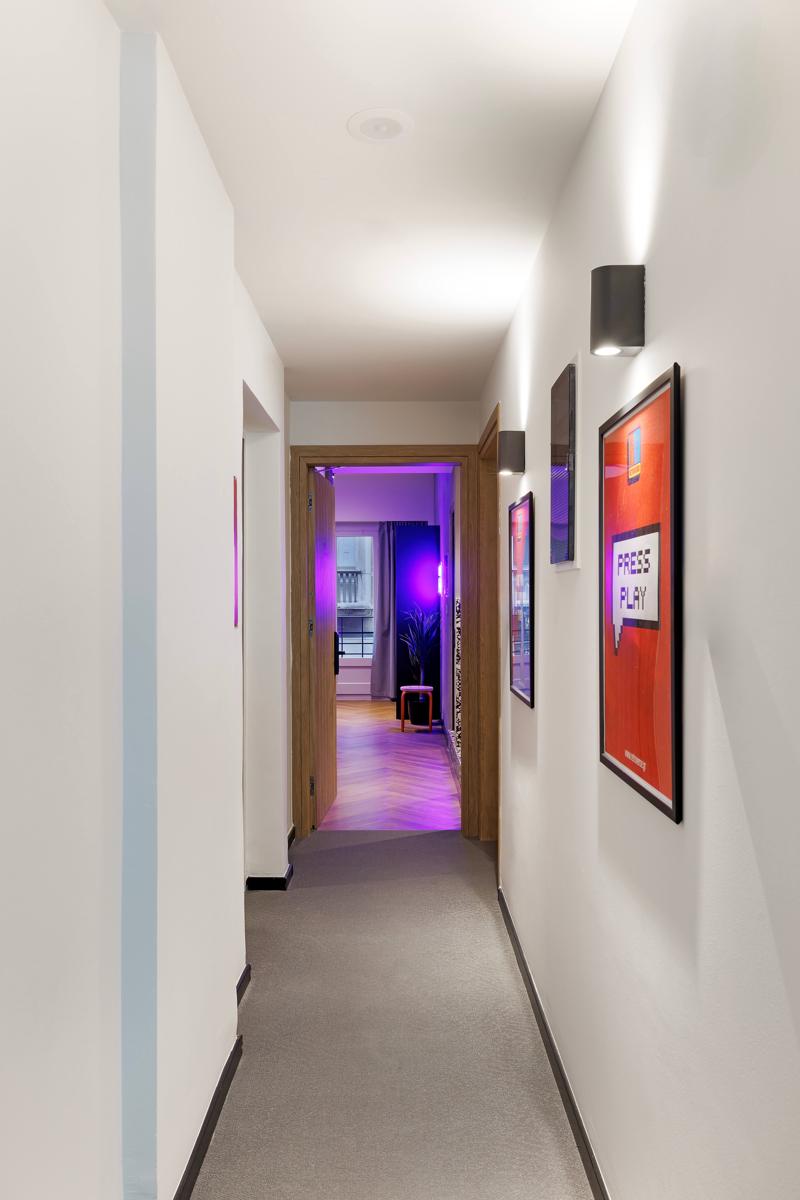 Retroverse Eccentric Stay photo 4