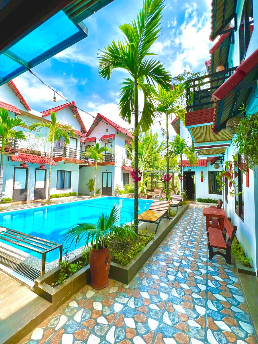 The Pineapple House photo 2