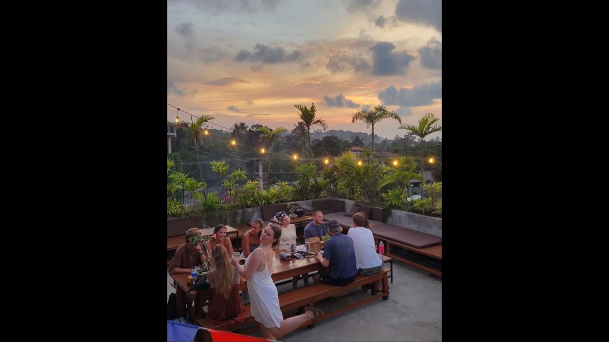 Yasis Surf Lodge photo 1