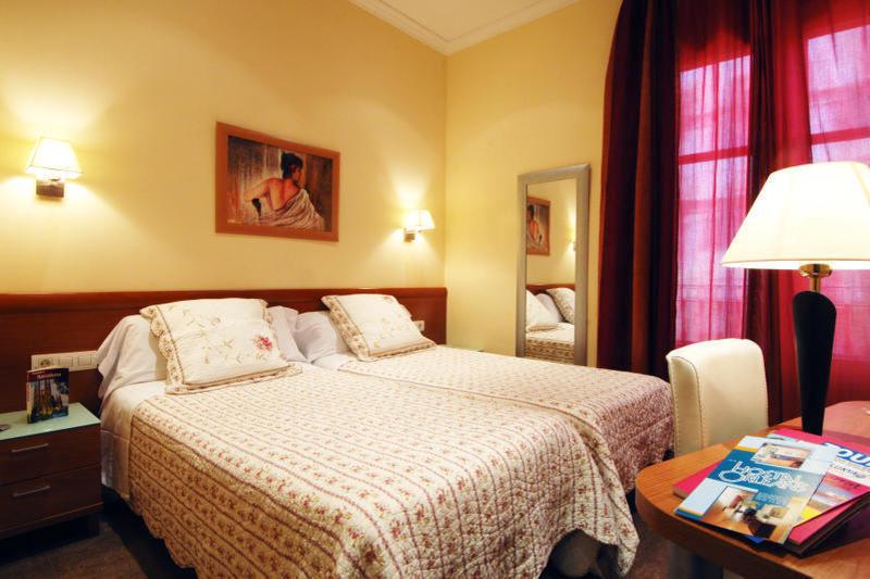 Hostal Orleans photo 1
