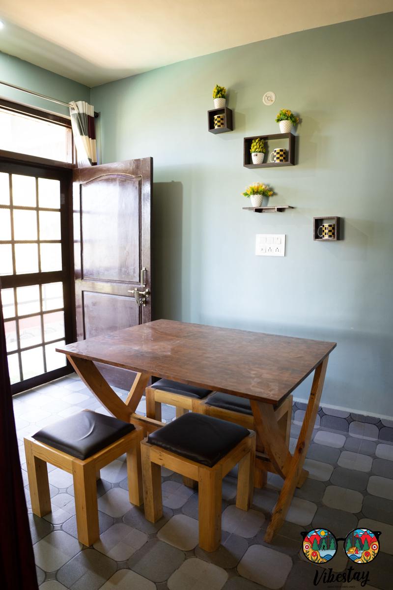 VibeStay - Hostel in Kasar Devi photo 2
