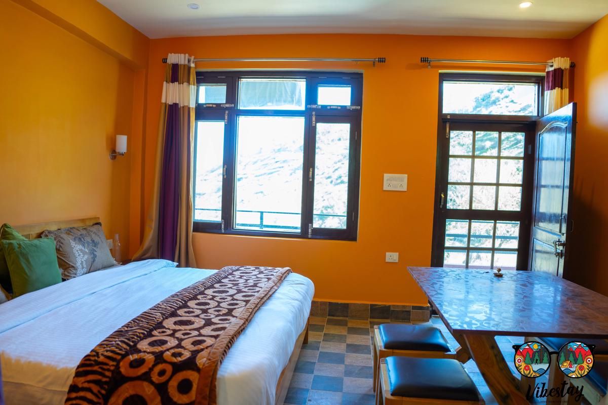 VibeStay - Hostel in Kasar Devi photo 3