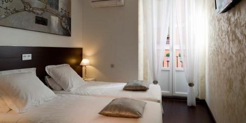 THC Latina Hostal photo 2