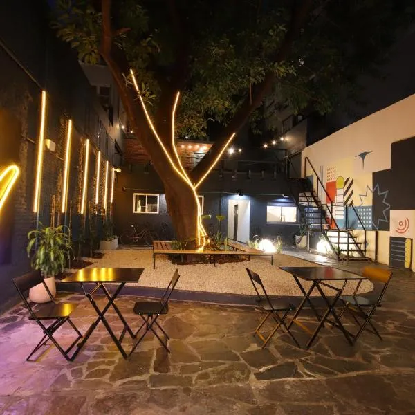 Play Hostel Garden photo 5