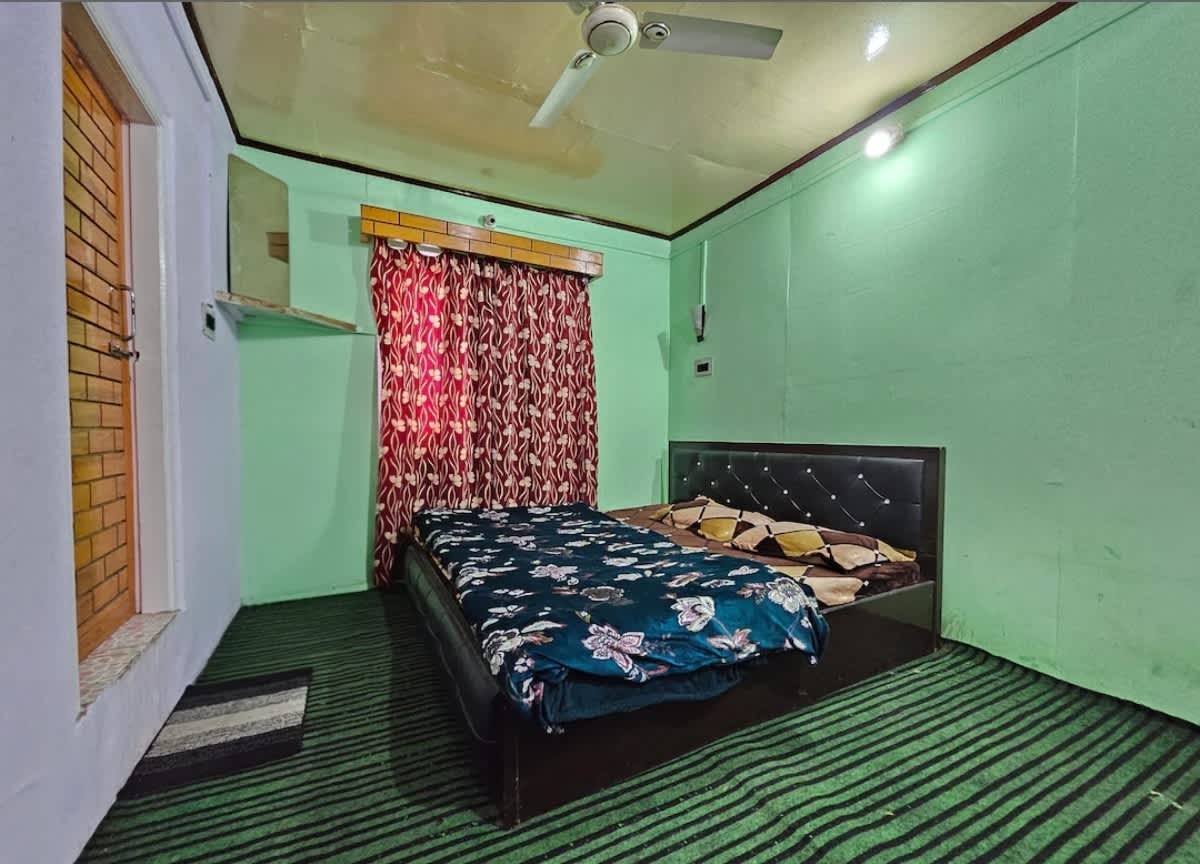 Hotel Azizia Near Dal Lake photo 4