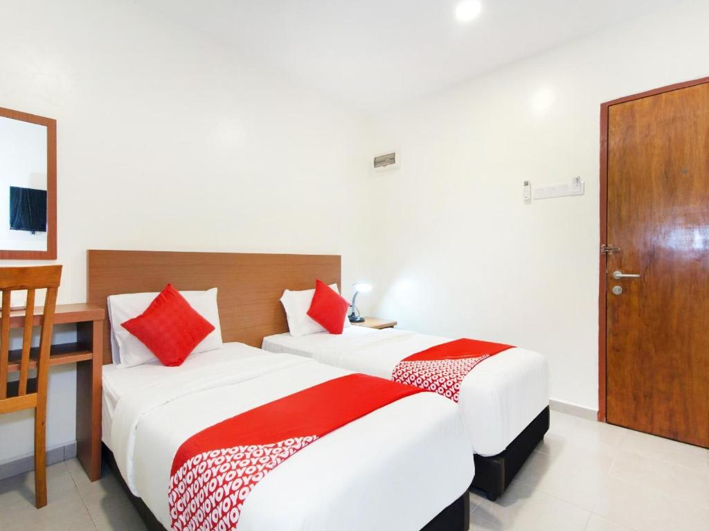 Lawten Hotel - Near Jonker Street photo 1