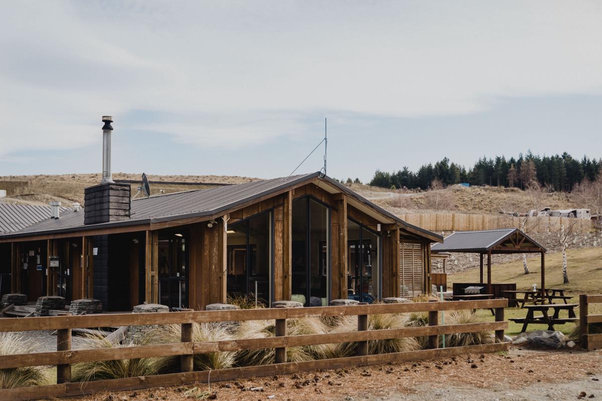 Lakes Edge Lodge photo 2