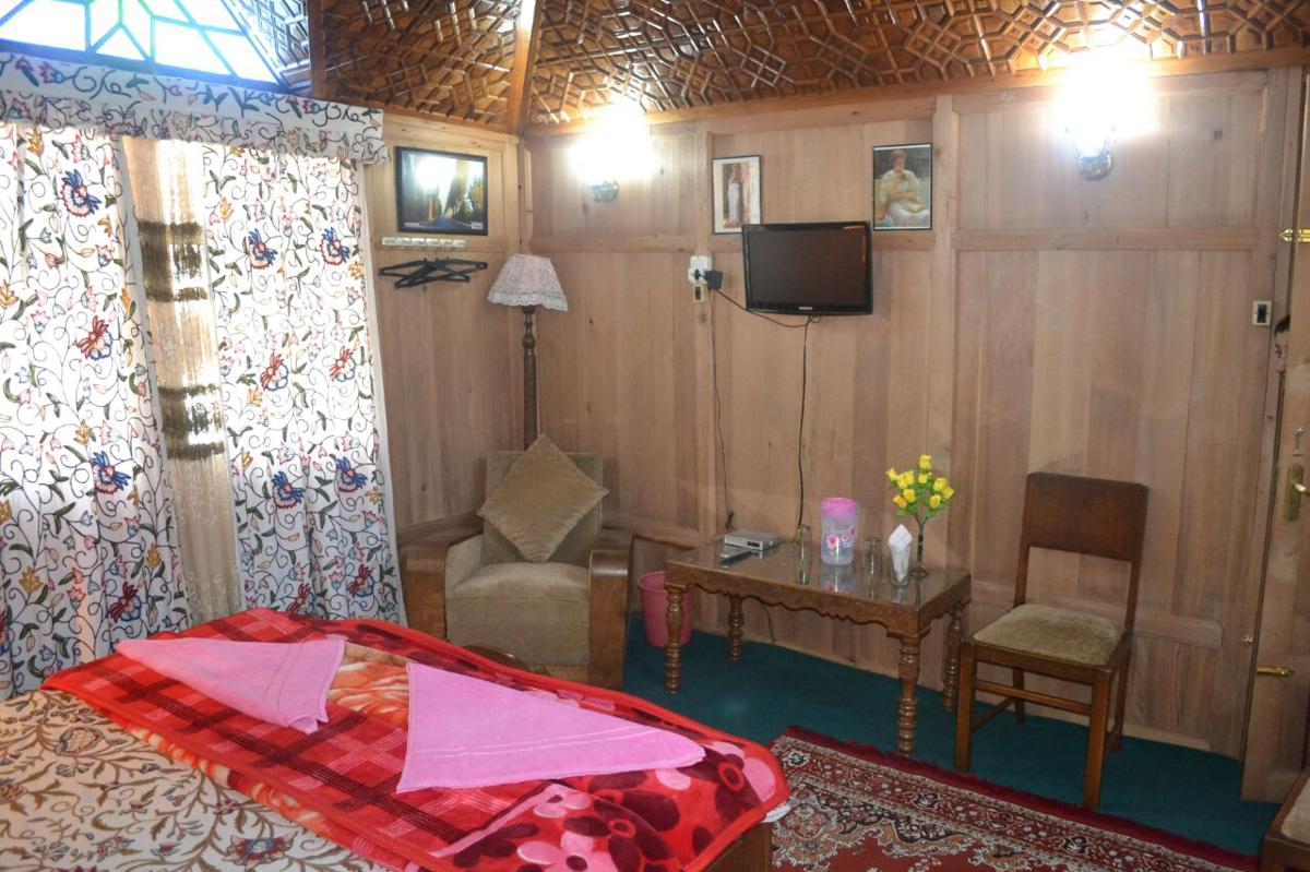 Houseboat Sweet Star photo 3