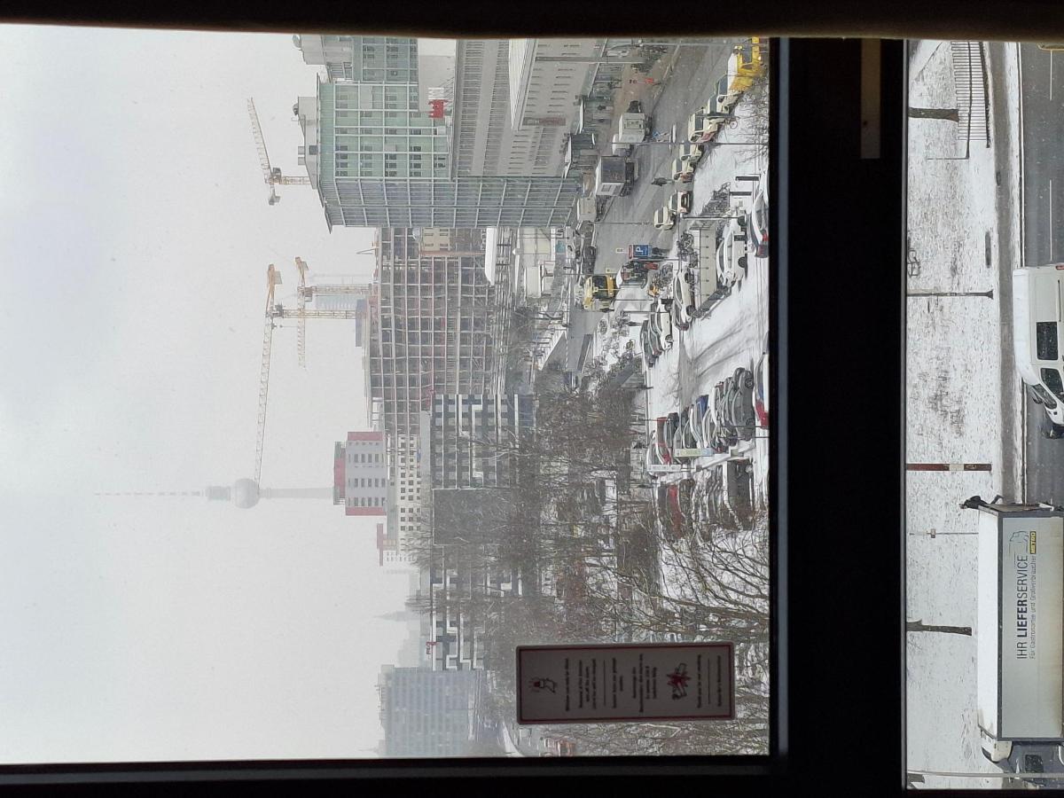 MEININGER Berlin East Side Gallery photo 6