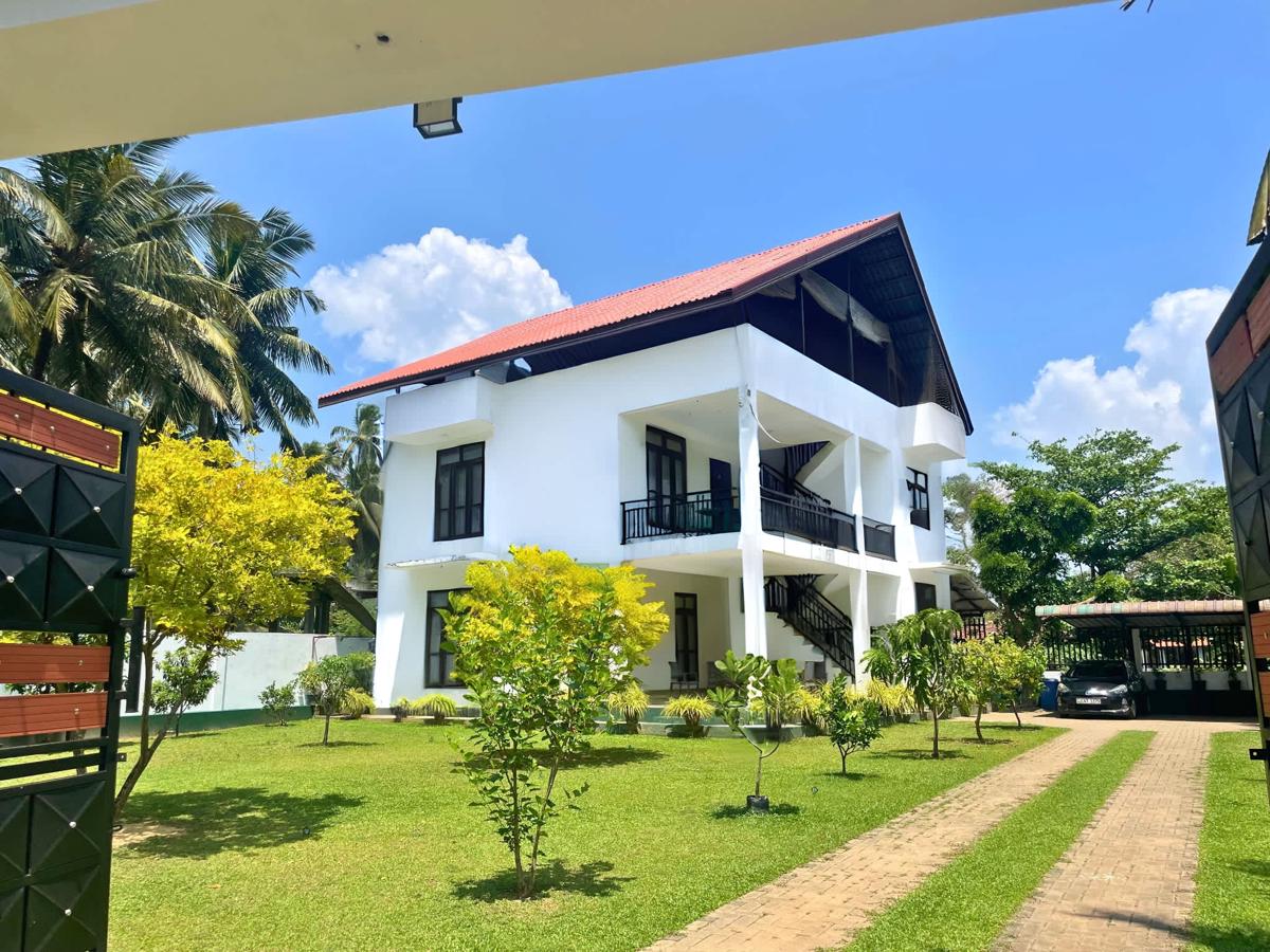 Curly Hostel Negombo photo 1