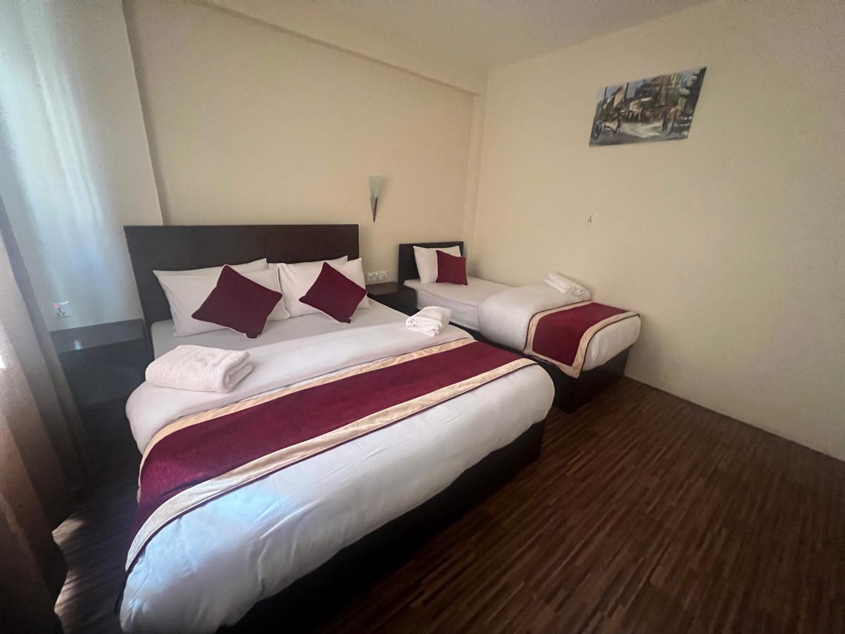 Hotel Down To Earth photo 2