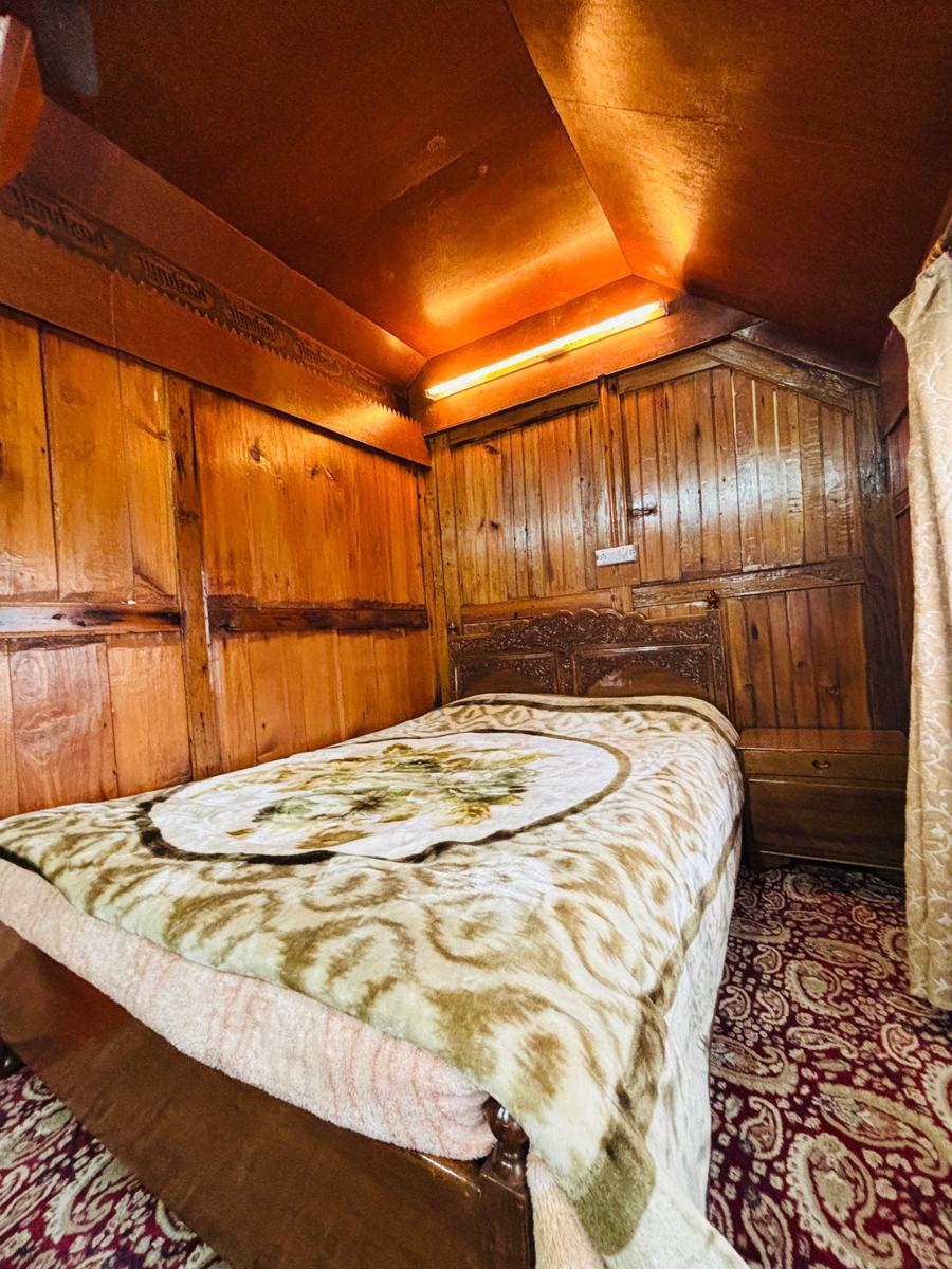 Backpackers Lake View Houseboat photo 4