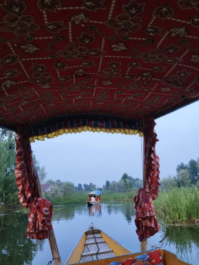 Backpackers Lake View Houseboat photo 6