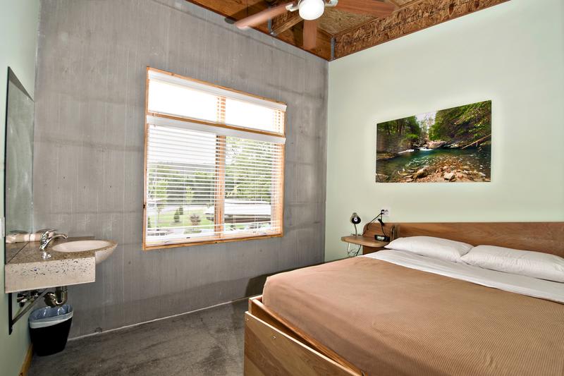 The Crash Pad: An Uncommon Hostel photo 4