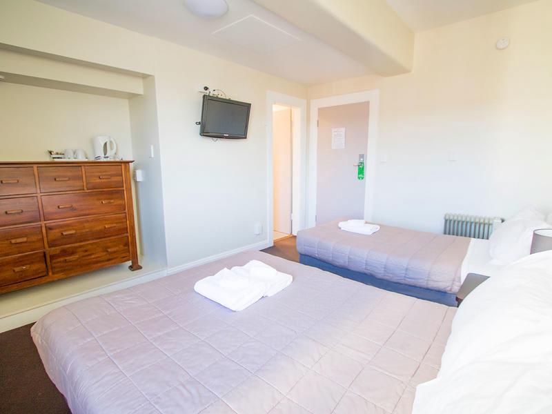 Hotel Waterloo & Backpackers photo 4