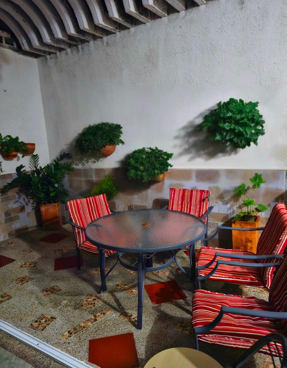 La Tribuna Lounge photo 1