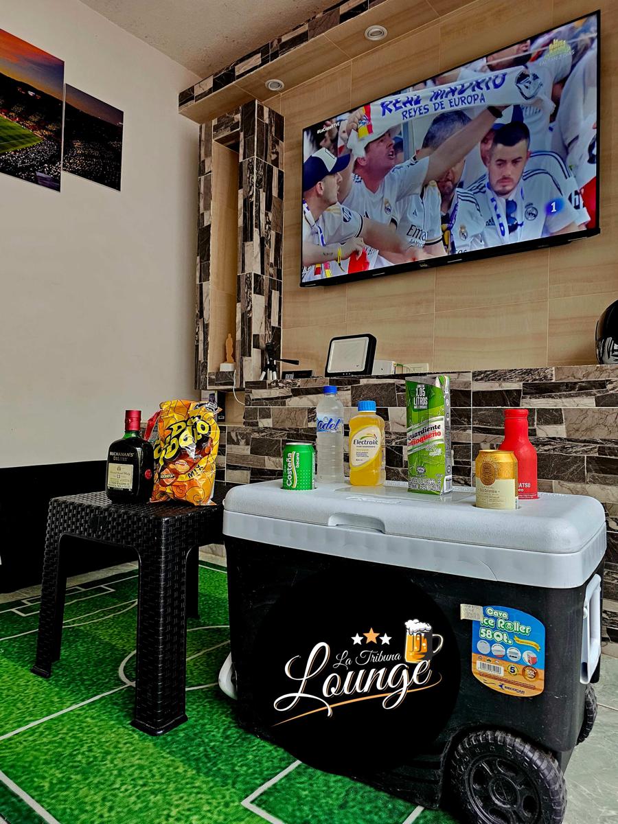 La Tribuna Lounge photo 2
